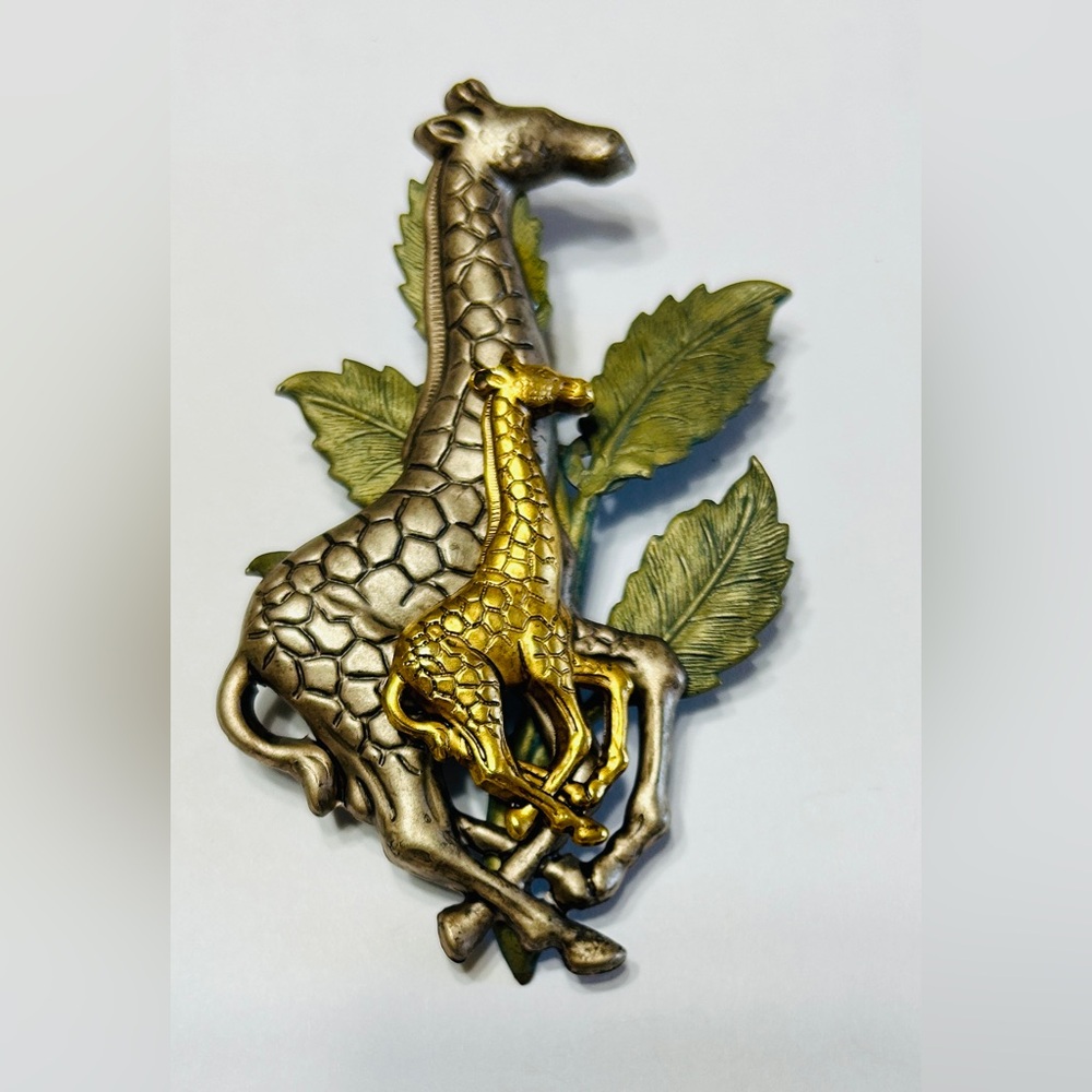 Vintage brooch, giraffes, mother & calf. Green leaf, copper & gold tones. Mint.